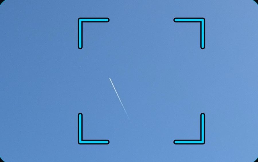 A business jet's contrail at 43,000 feet